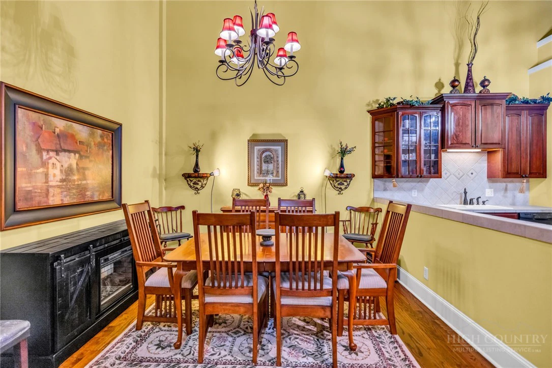 Image number 13 for the current listing