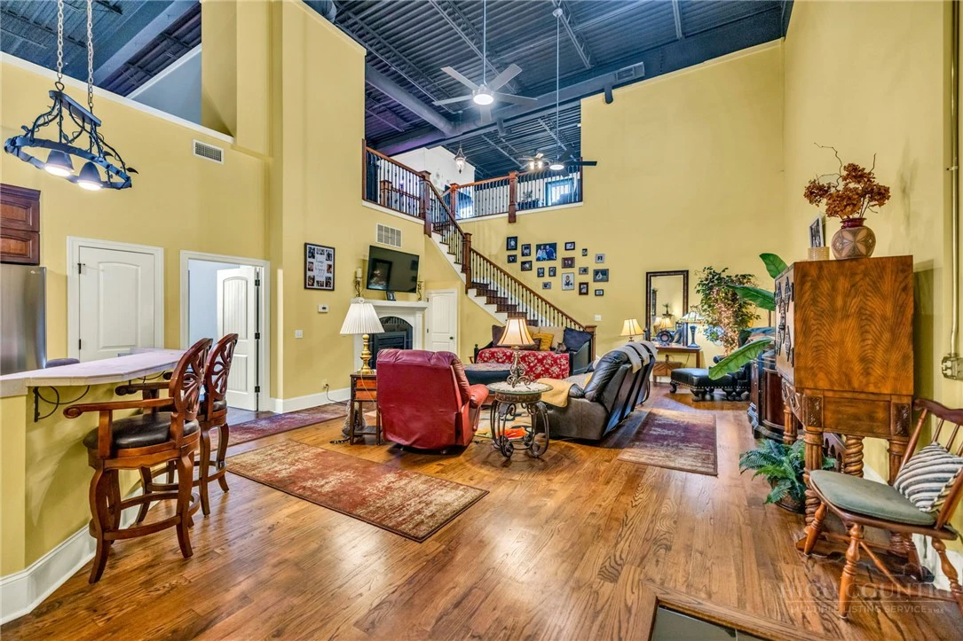 Image number 14 for the current listing