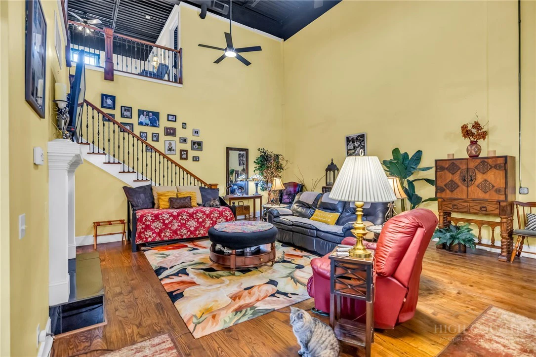 Image number 15 for the current listing