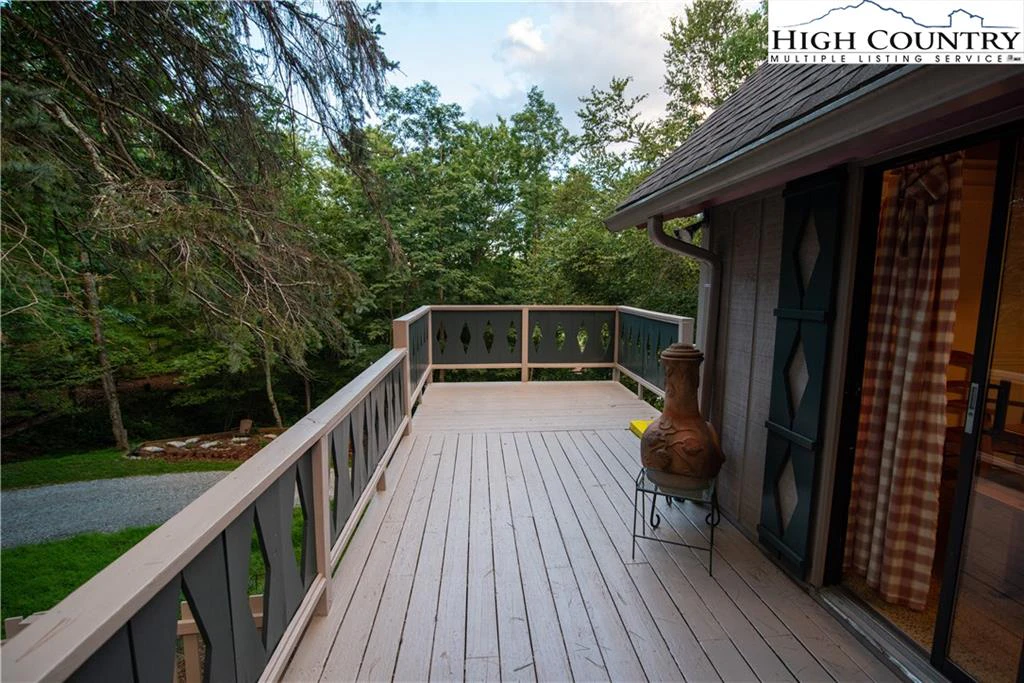 Image number 4 for the current listing