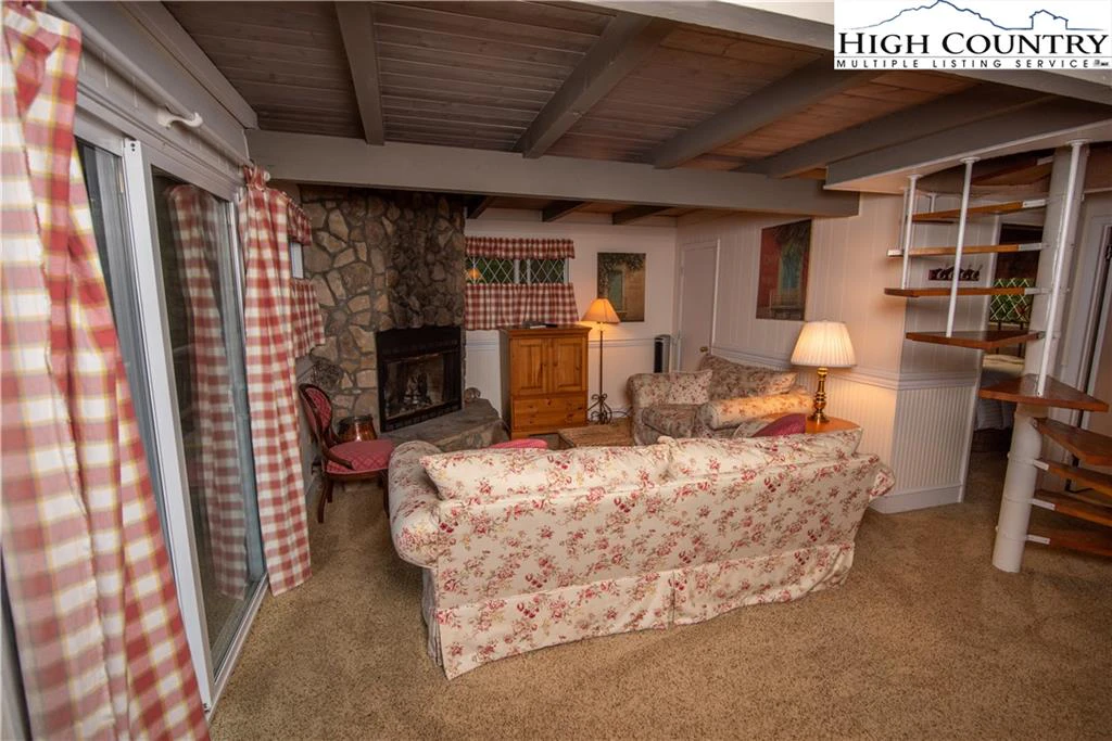 Image number 6 for the current listing