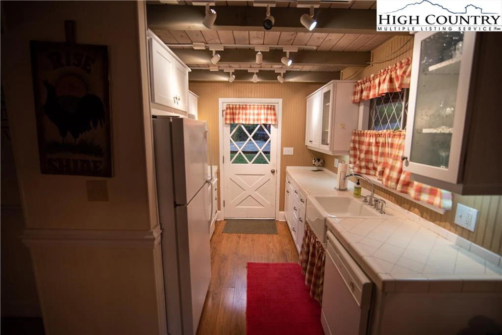Image number 7 for the current listing