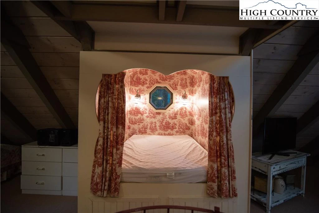 Image number 10 for the current listing