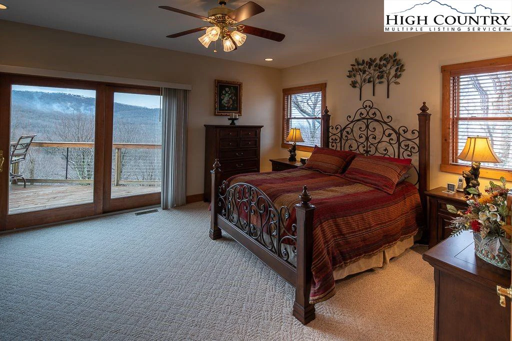 Image number 5 for the current listing