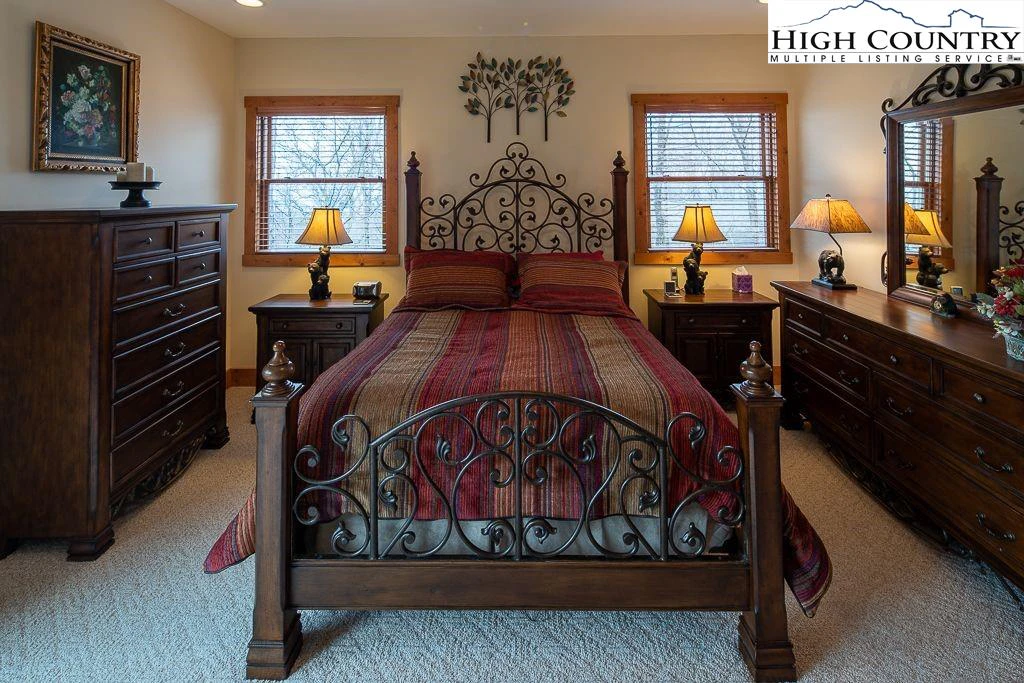 Image number 6 for the current listing