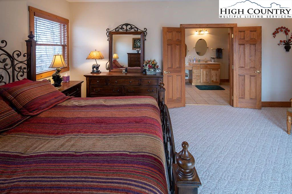 Image number 7 for the current listing