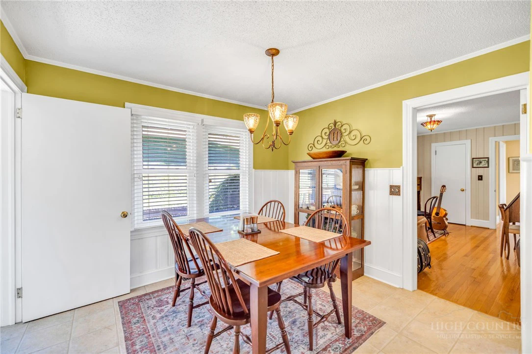 Image number 16 for the current listing