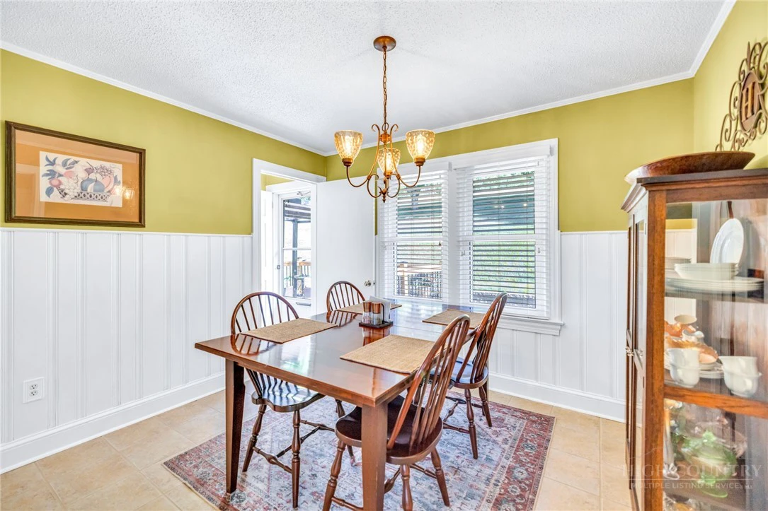 Image number 15 for the current listing