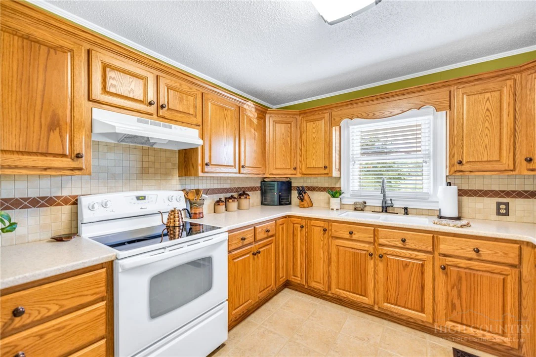 Image number 18 for the current listing