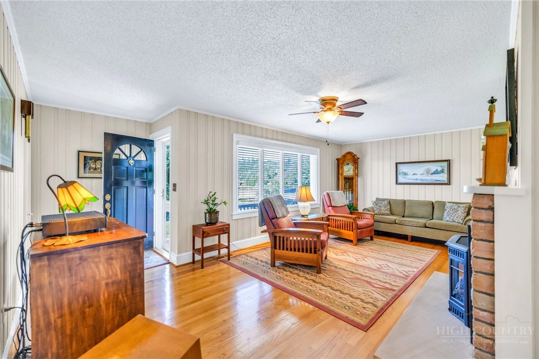 Image number 12 for the current listing
