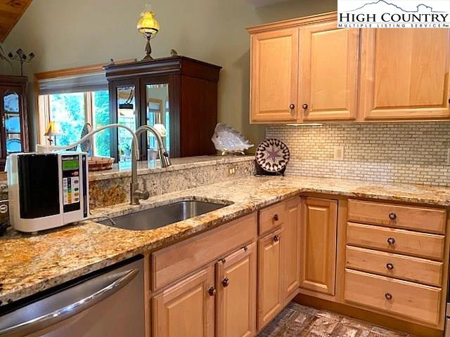 Image number 3 for the current listing