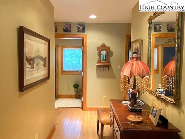 Image number 4 for the current listing