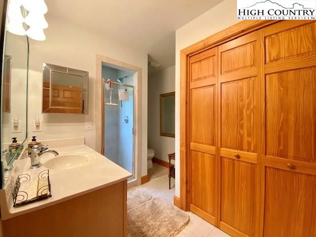 Image number 18 for the current listing