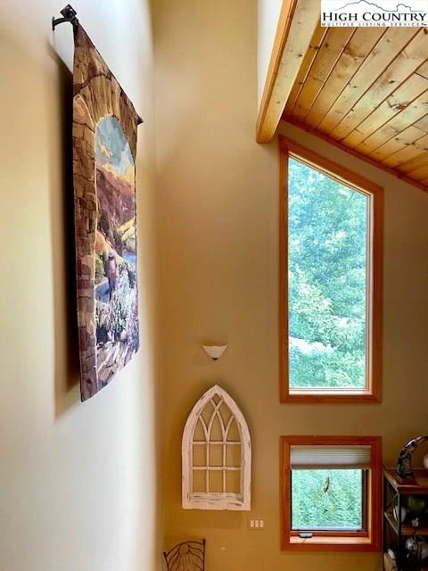 Image number 20 for the current listing