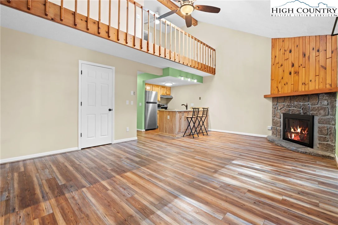 Image number 18 for the current listing