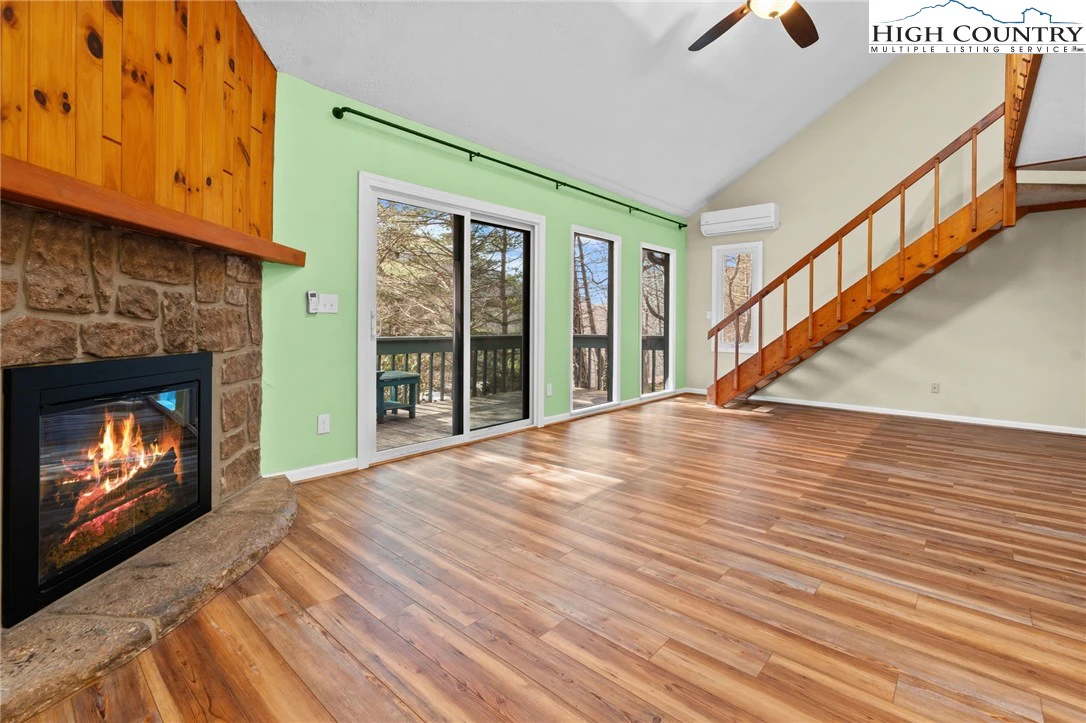 Image number 16 for the current listing