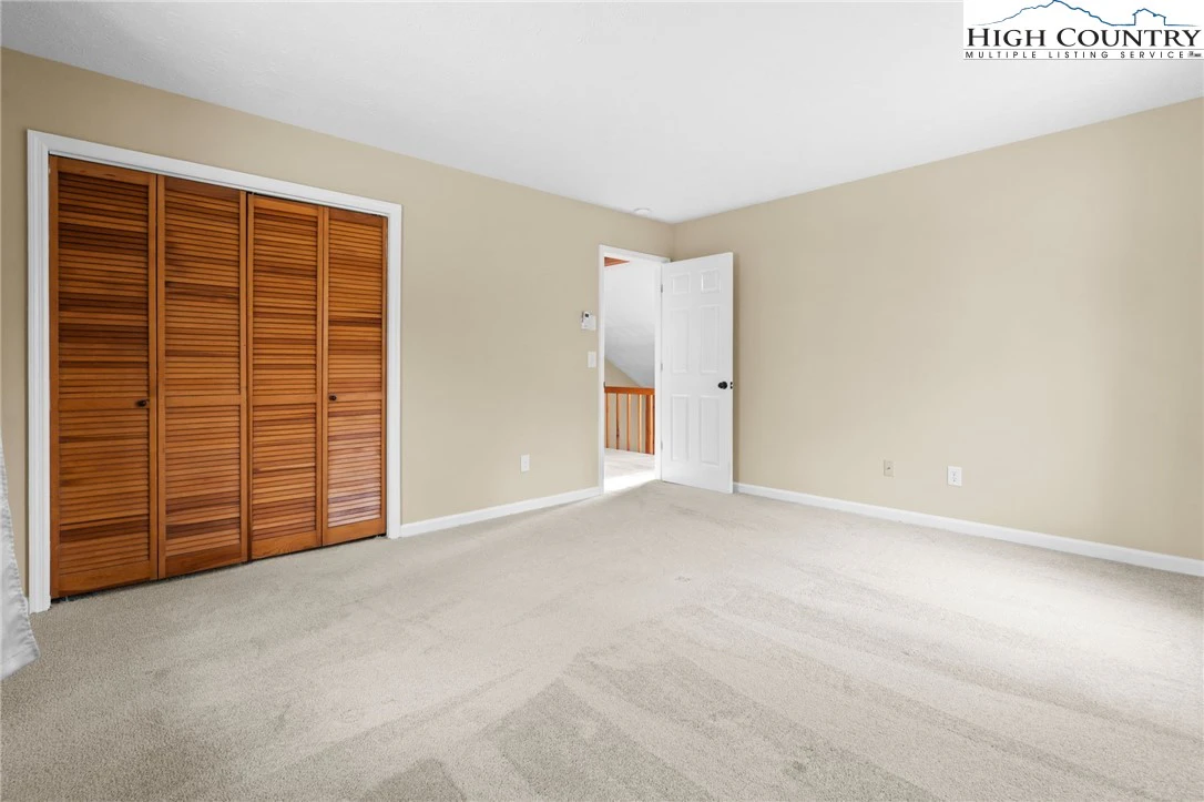 Image number 9 for the current listing