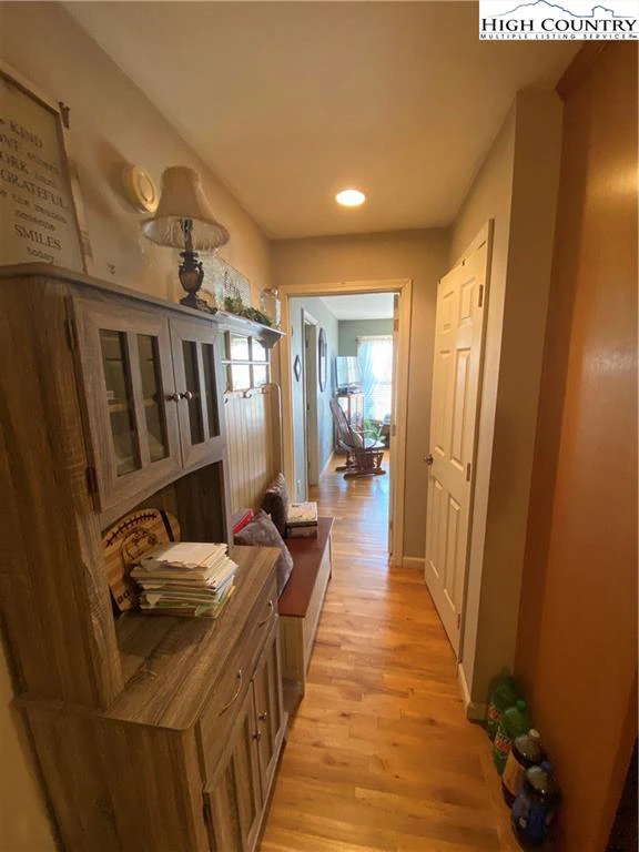 Image number 3 for the current listing