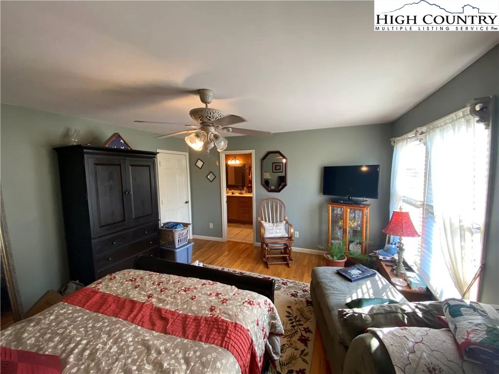 Image number 6 for the current listing