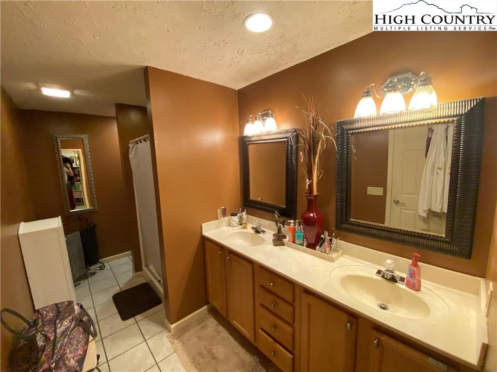 Image number 7 for the current listing