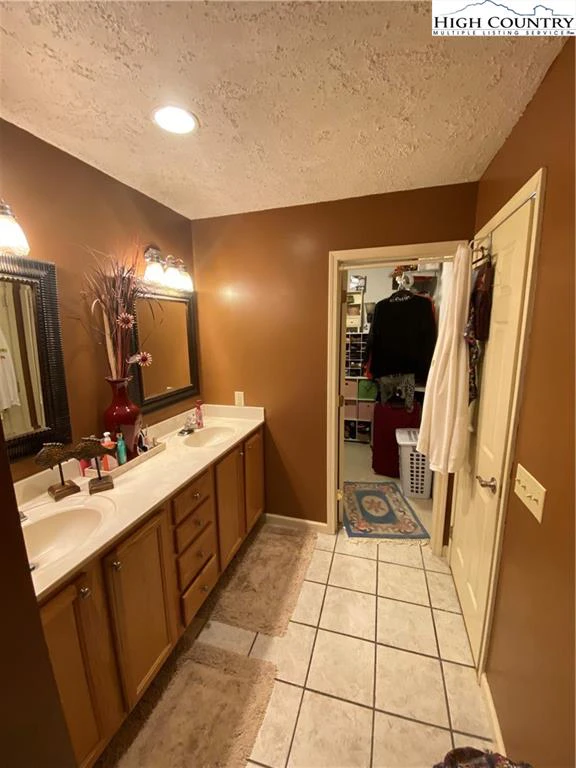 Image number 8 for the current listing