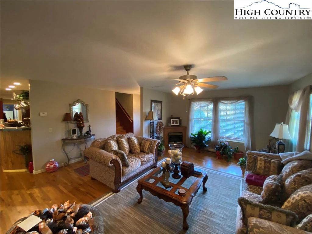 Image number 10 for the current listing