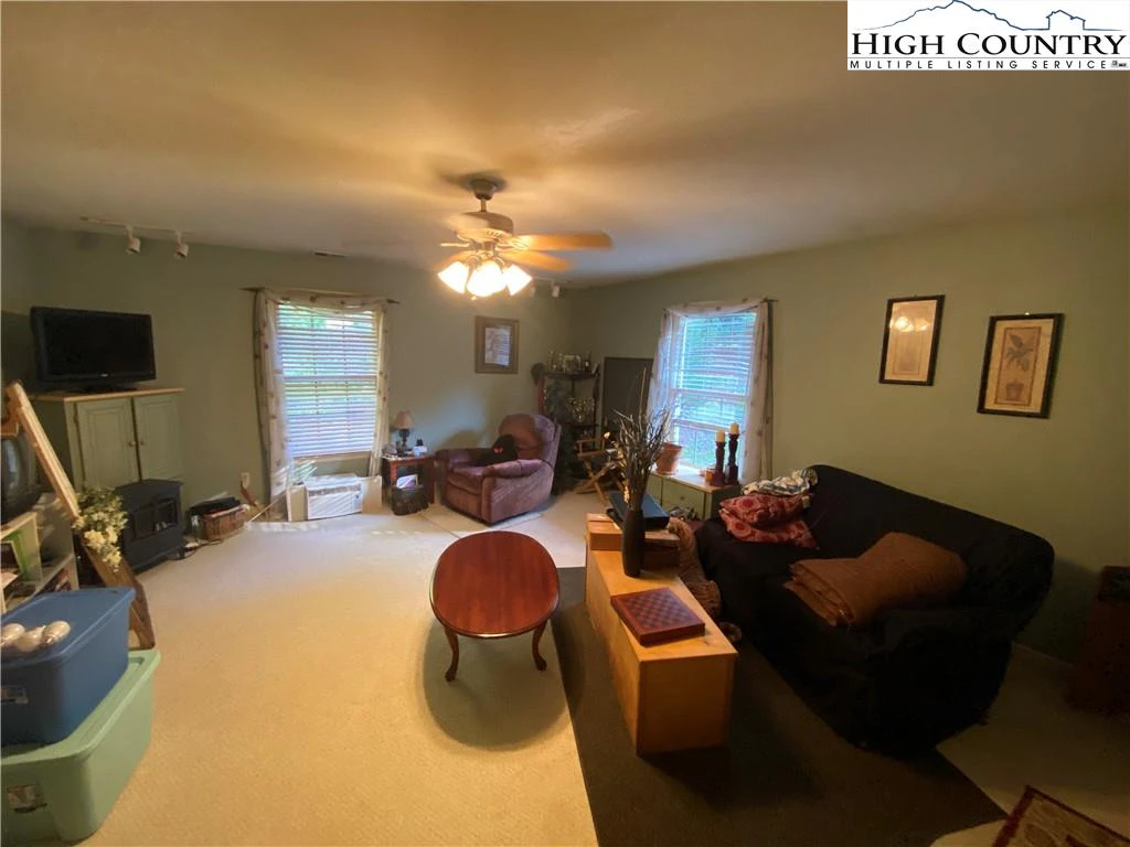 Image number 14 for the current listing