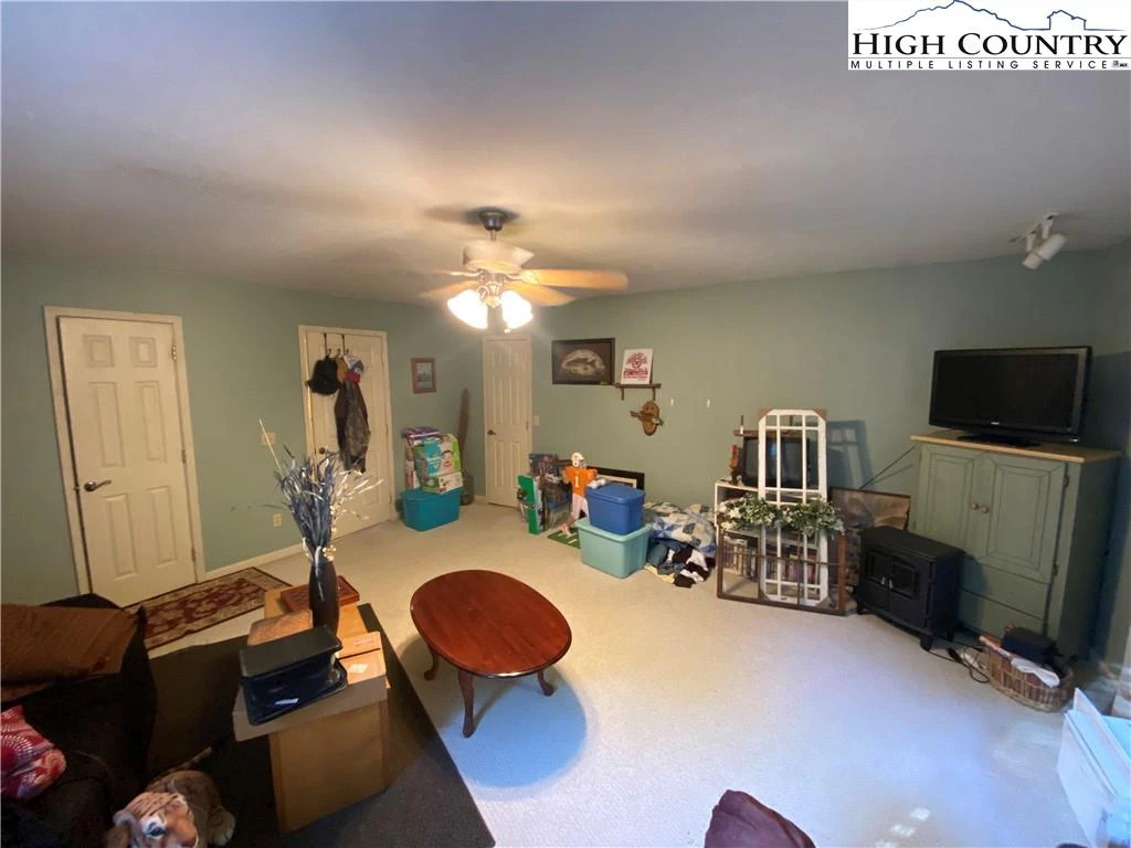 Image number 15 for the current listing