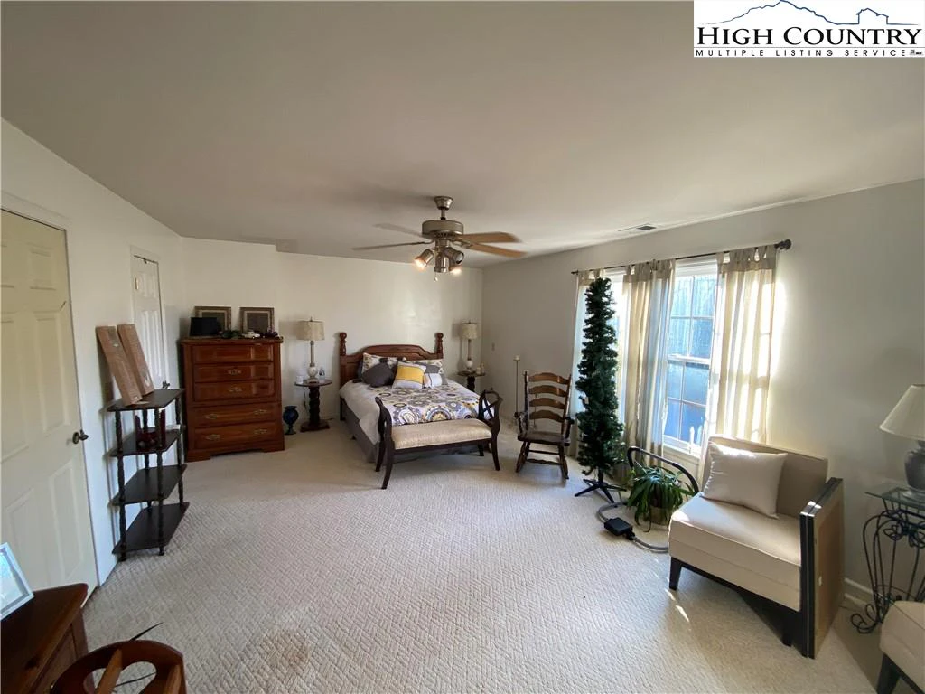 Image number 20 for the current listing