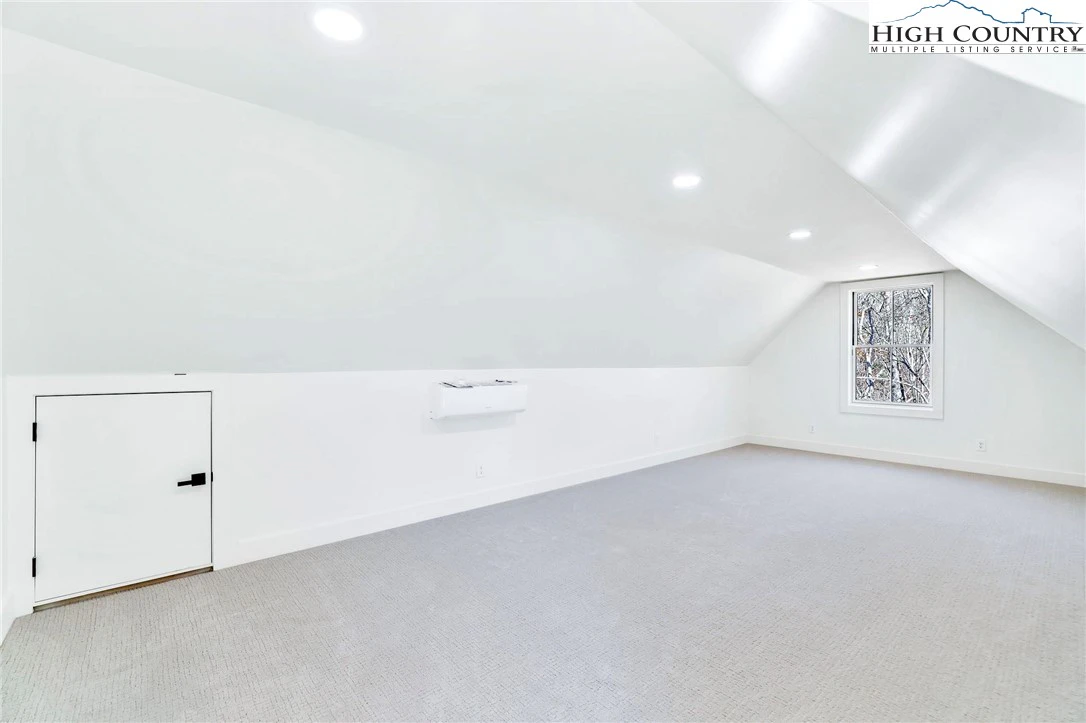 Image number 19 for the current listing