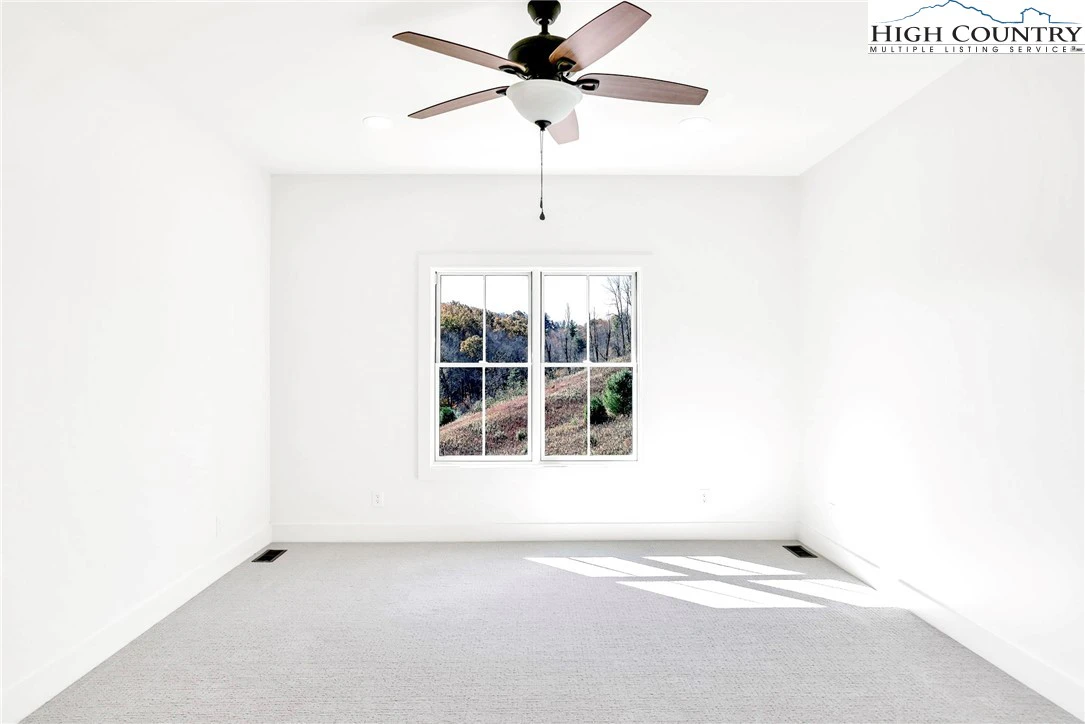 Image number 14 for the current listing