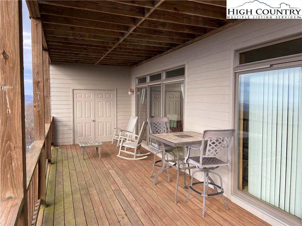 Image number 13 for the current listing