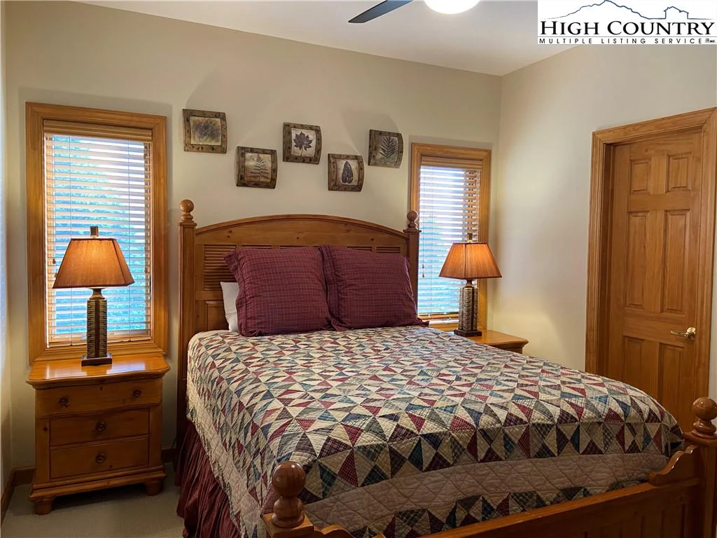 Image number 7 for the current listing