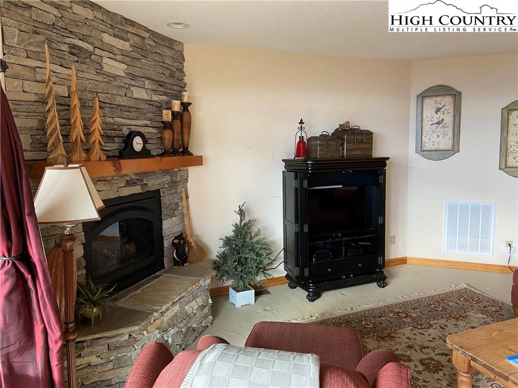 Image number 21 for the current listing