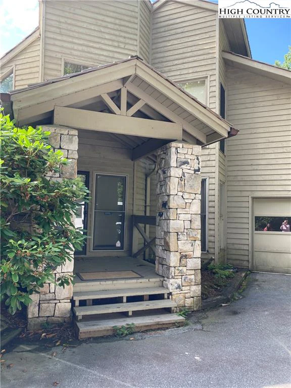 Image number 1 for the current listing