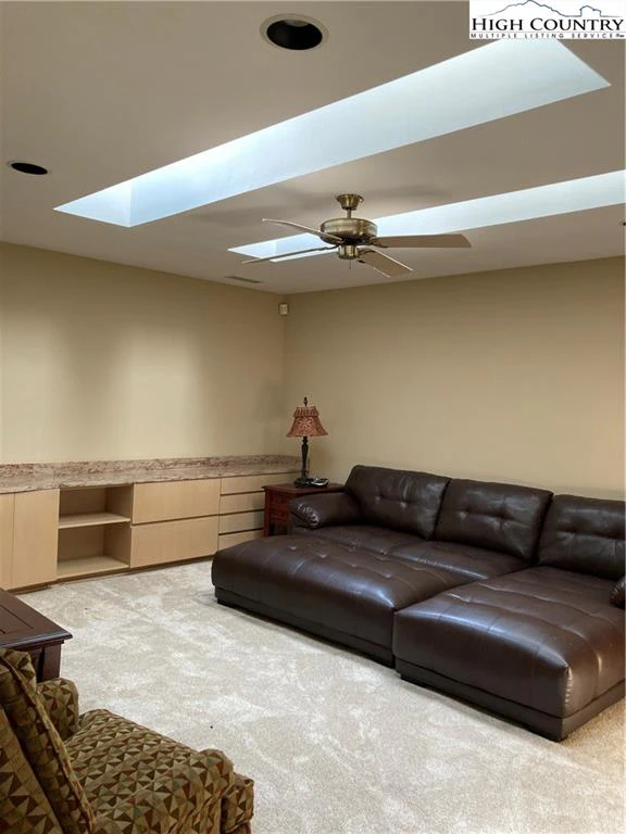 Image number 13 for the current listing