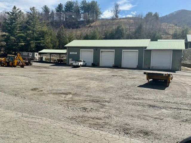 Image number 3 for the current listing