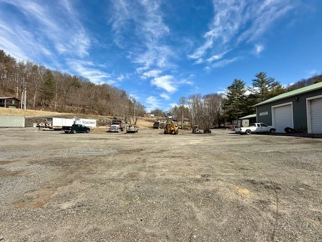 Image number 13 for the current listing