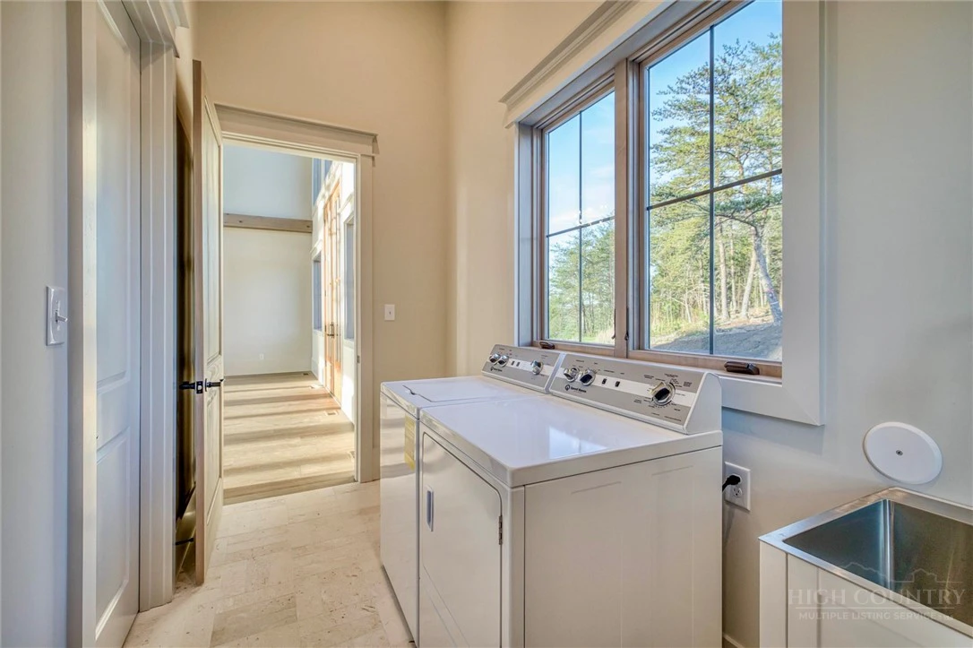 Image number 5 for the current listing