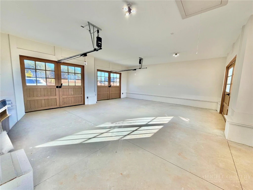 Image number 6 for the current listing