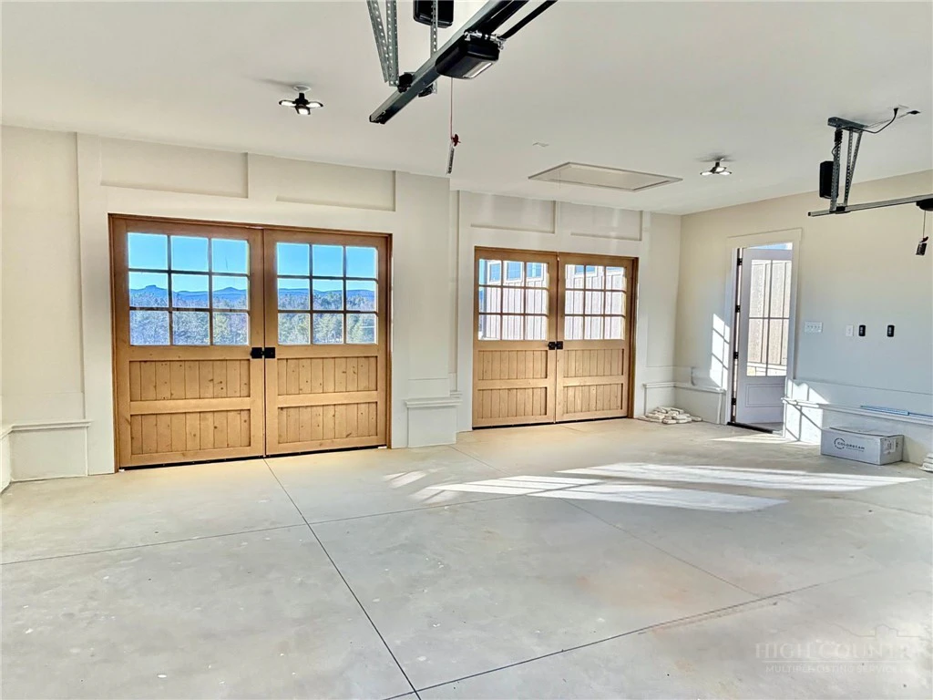 Image number 7 for the current listing