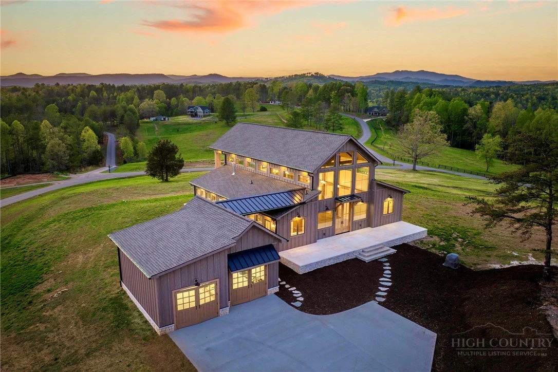 Image number 1 for the current listing