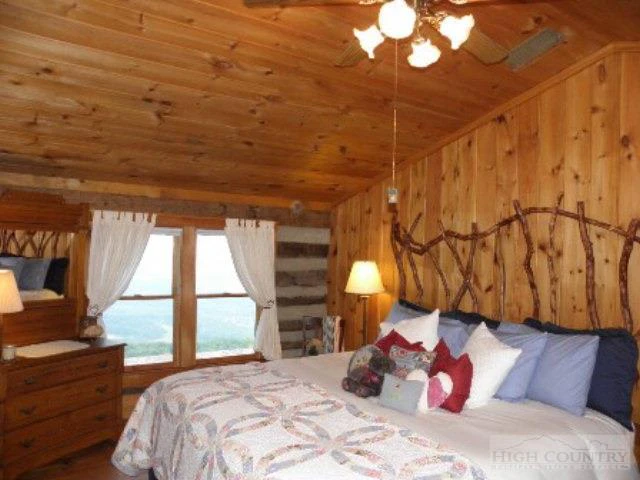 Image number 3 for the current listing