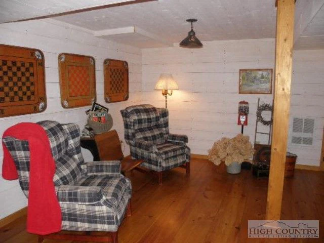 Image number 8 for the current listing