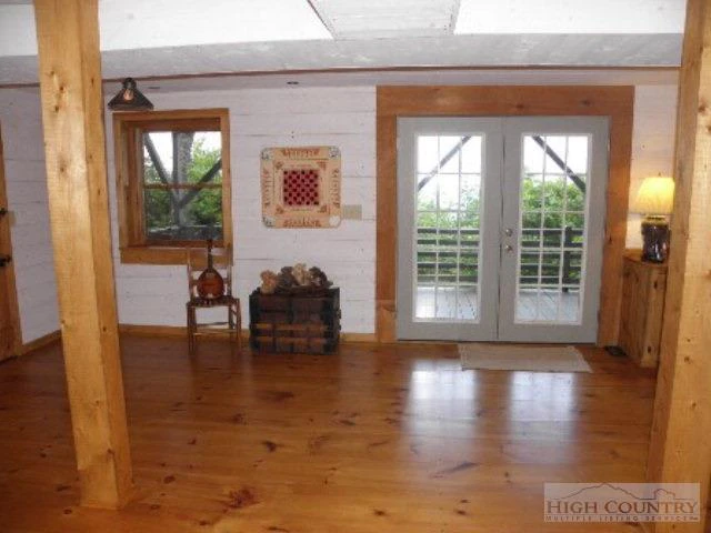 Image number 9 for the current listing