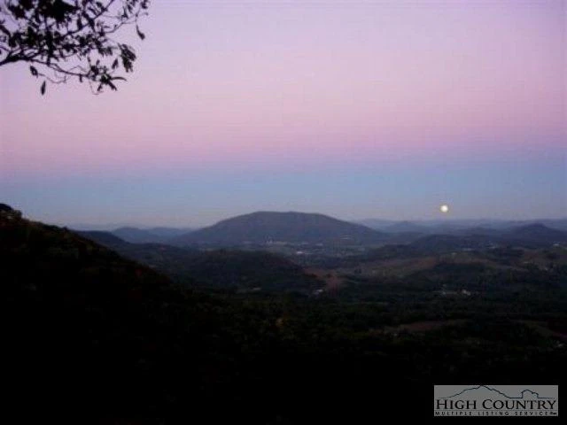 Image number 26 for the current listing