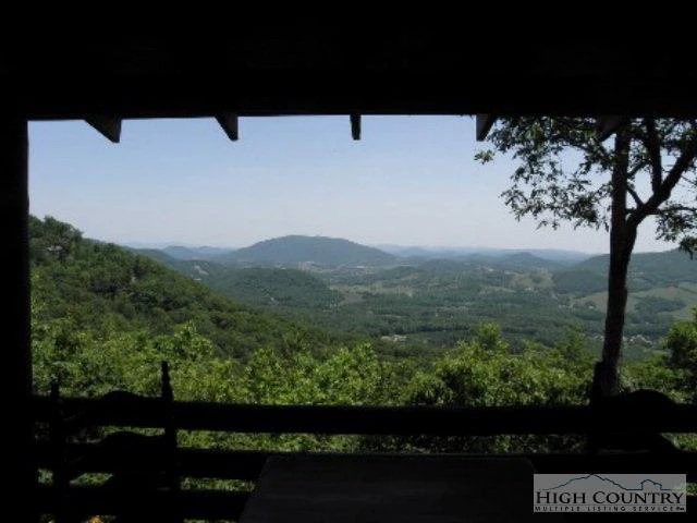Image number 15 for the current listing