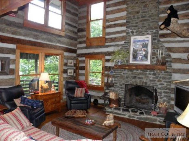 Image number 28 for the current listing
