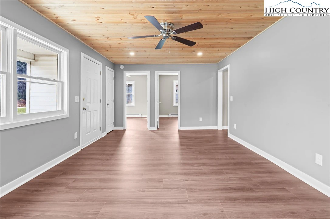 Image number 5 for the current listing