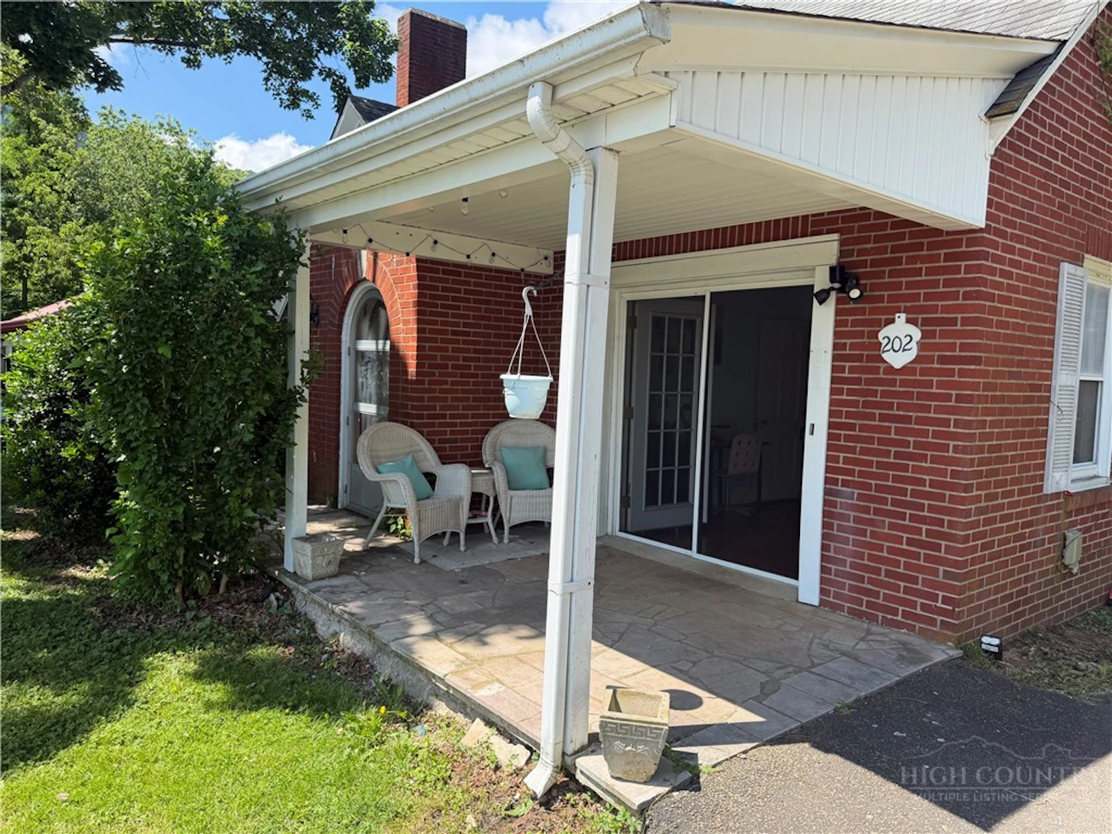 Image number 1 for the current listing